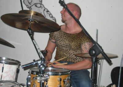 Galateo Animale is an experimental band, deconstructed arts and music makers