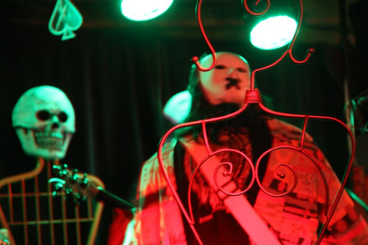 Galateo Animale is an experimental band, deconstructed arts and music makers